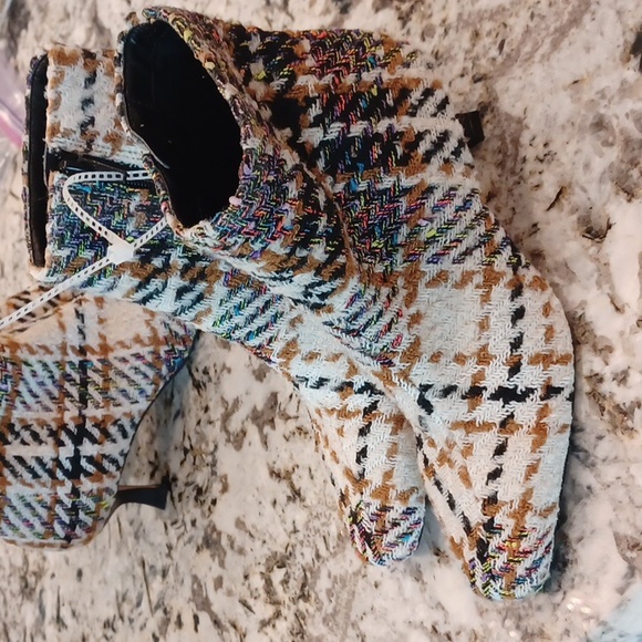 NEW Gianni Bini Women's Palmero Flannel Plaid Snip Toe Kitten Heel booties SZ 5 - Picture 13 of 16